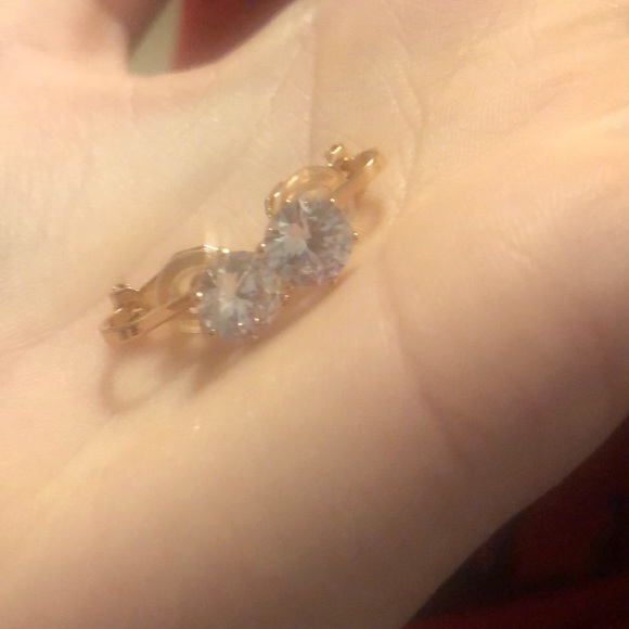 Clip on earrings - Picture 1 of 2